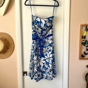 Blue and white midi floral dress with boning